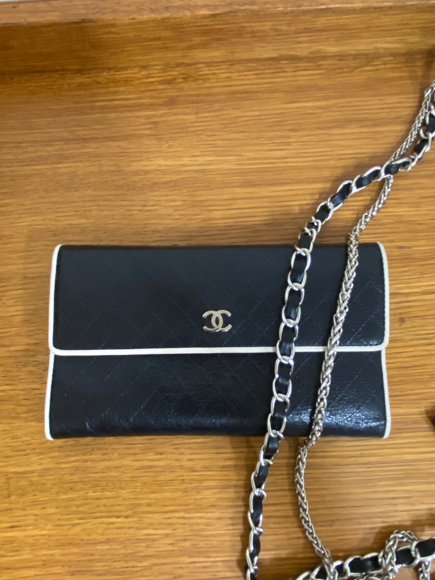 CHANEL QUILTED WALLET BLACK/WHITE SERIES 11