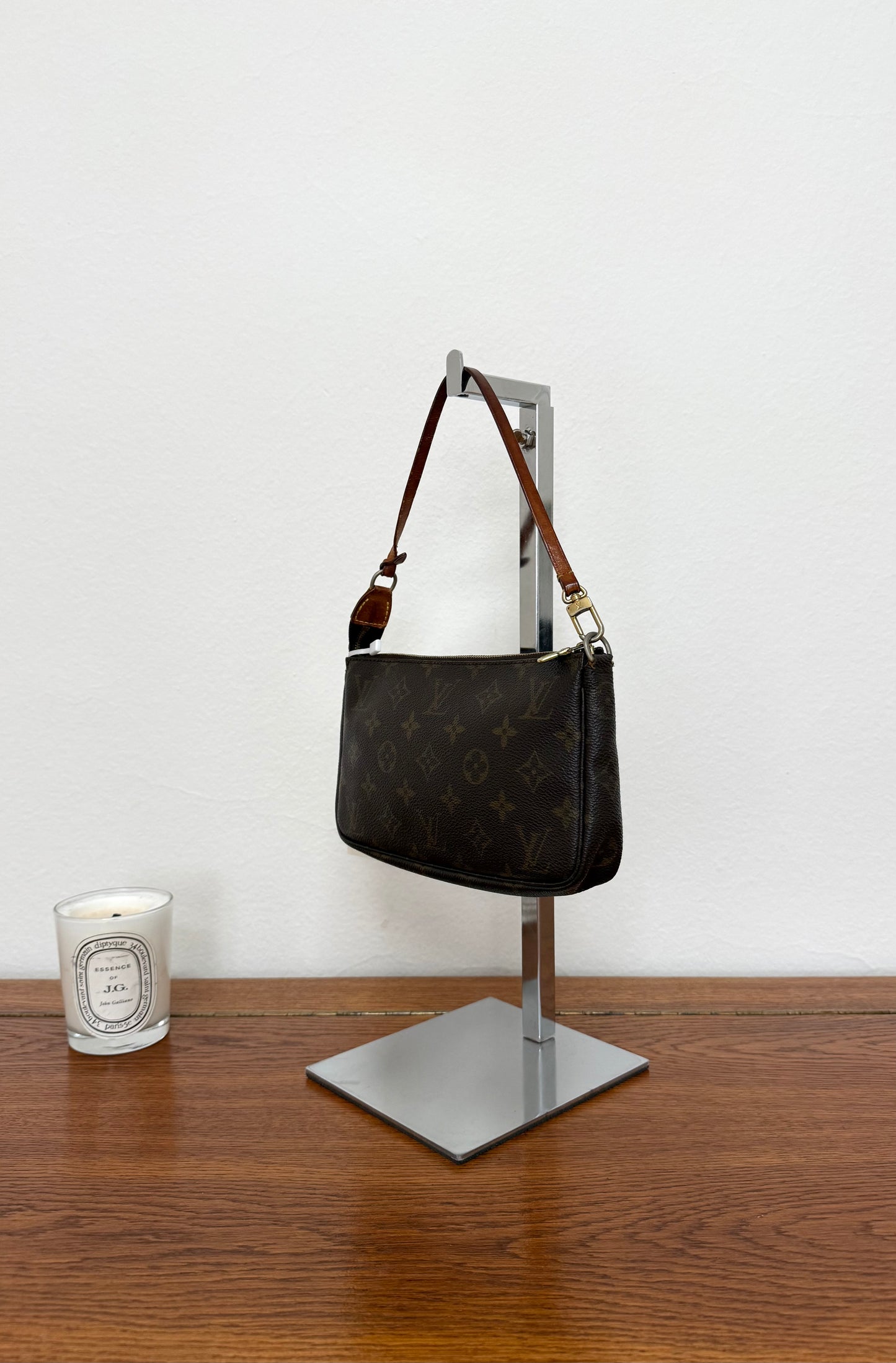 LV POCHETTE 304