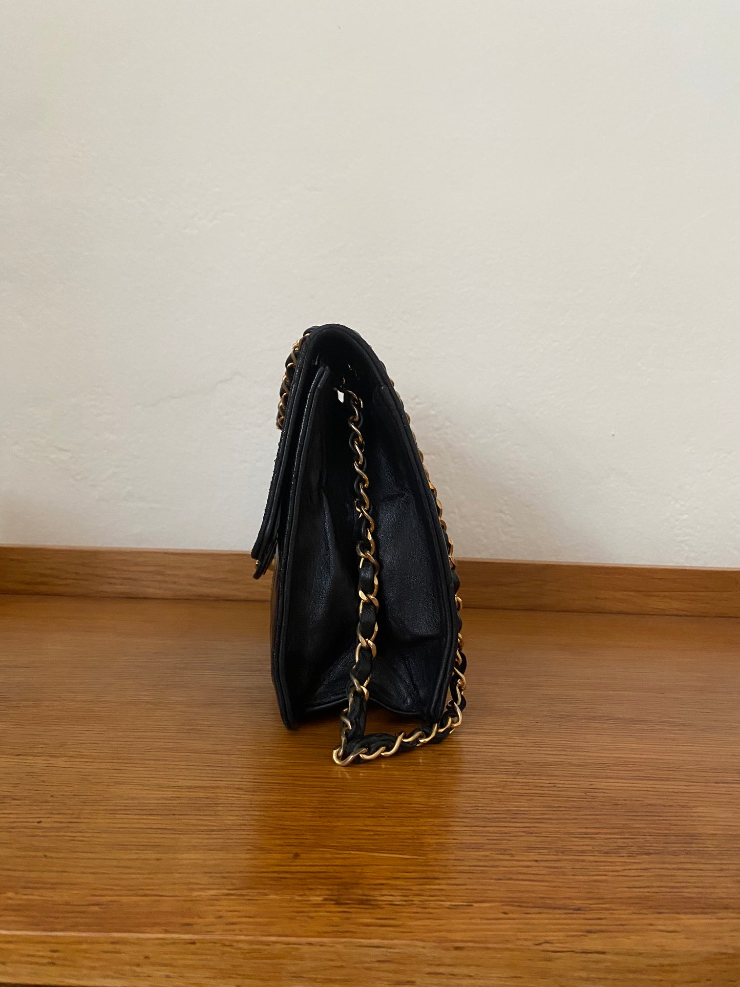 CHANEL CLASSIC SINGLE FLAP BAG