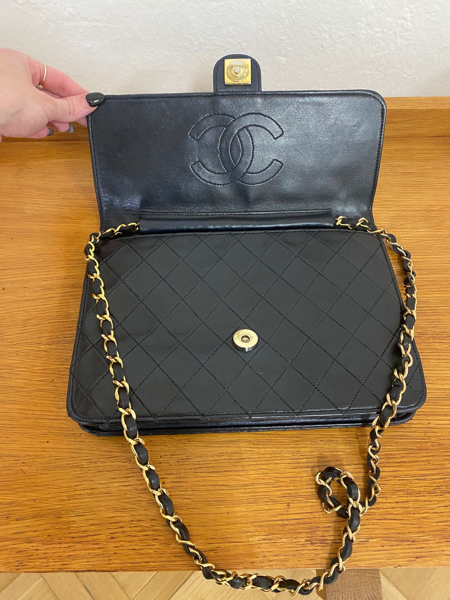 CHANEL CLASSIC SINGLE FLAP BAG