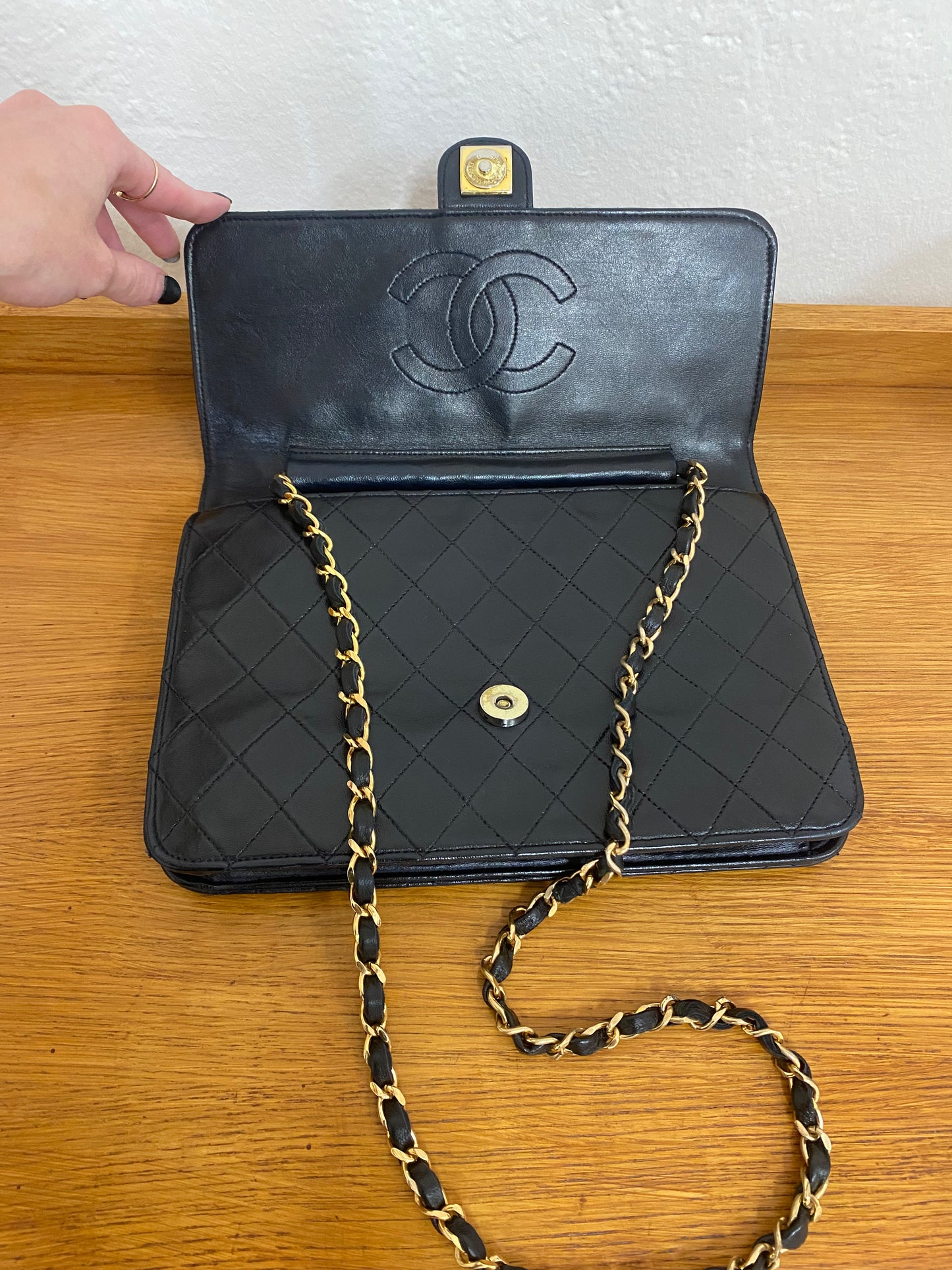 CHANEL CLASSIC SINGLE FLAP BAG